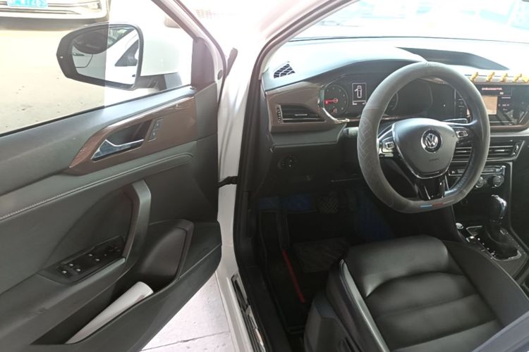Volkswagen Tharu 2019 car image #16