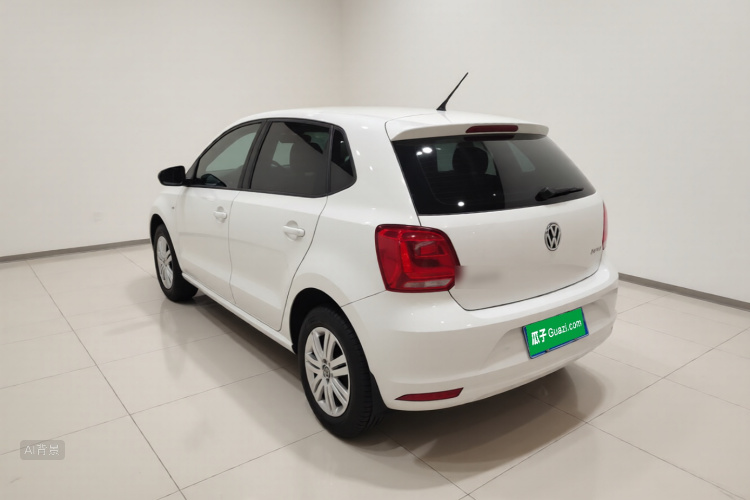 Volkswagen Polo 2015 car image #5