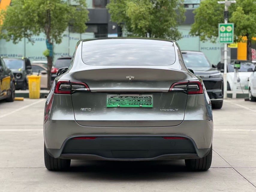 Tesla Model Y 2023 #8 Tesla Model Y 2023 car image #8
