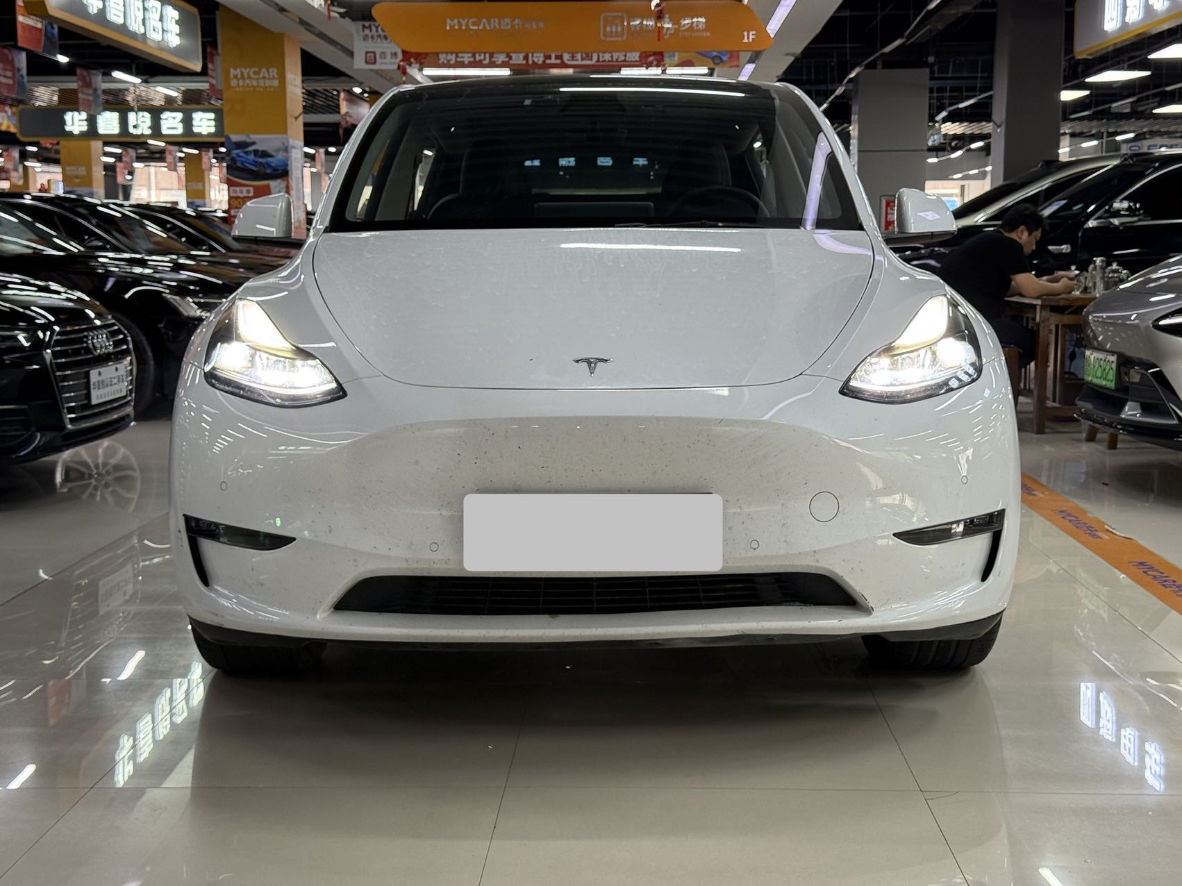 Tesla Model Y 2023 #2 Tesla Model Y 2023 car image #2