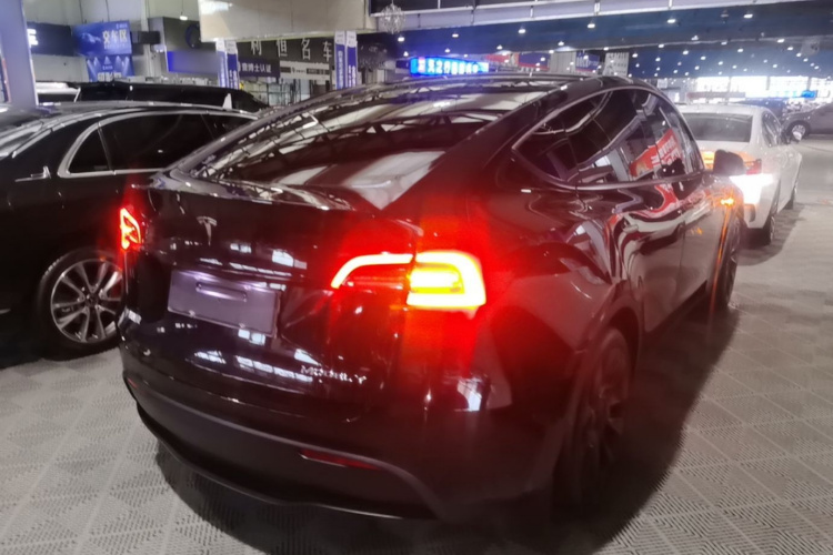 Tesla Model Y 2022 #5 Tesla Model Y 2022 car image #5