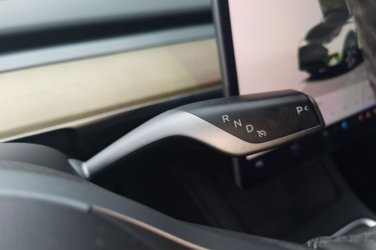 Tesla Model Y 2023 #14 Tesla Model Y 2023 car image #14