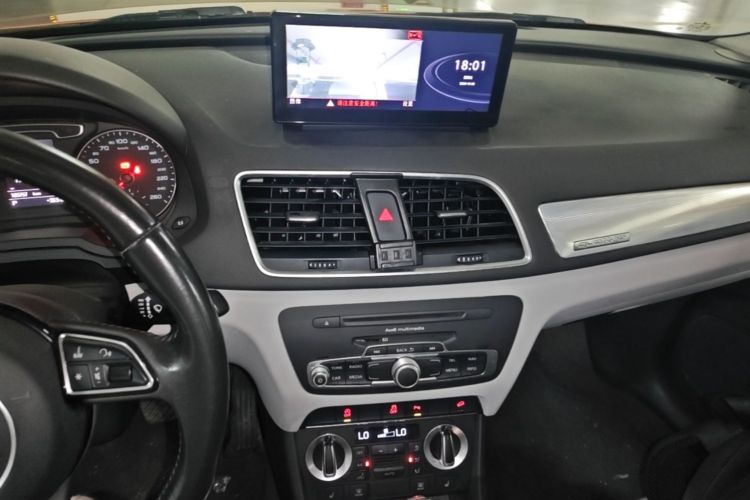 Audi Q3 2016 car image #13