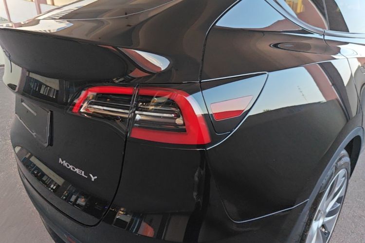 Tesla Model Y 2023 #8 Tesla Model Y 2023 car image #8
