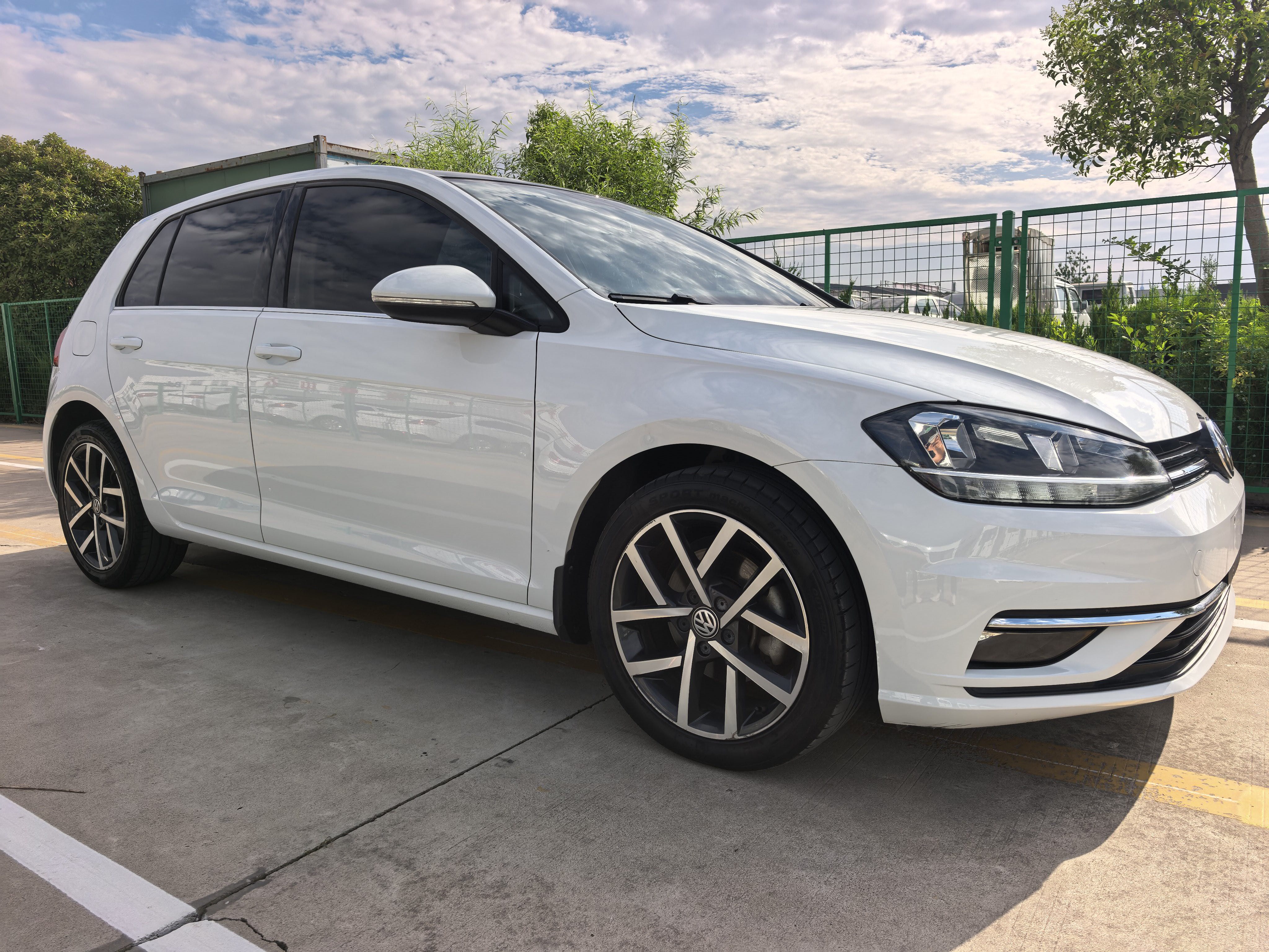 Volkswagen Golf 2020 car image #3