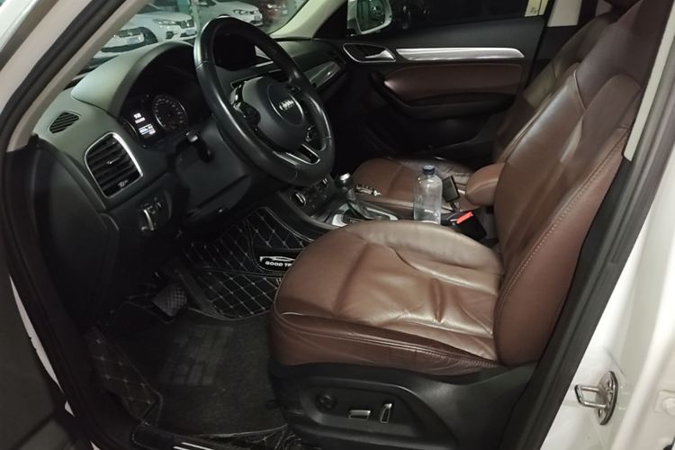 Audi Q3 2018 car image #15