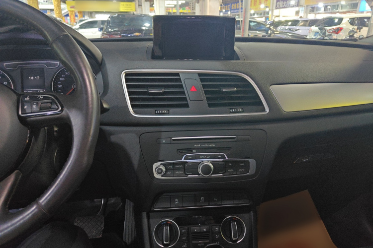 Audi Q3 2019 #14 Audi Q3 2019 car image #14