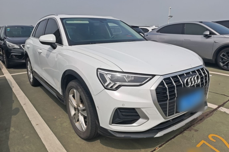 Audi Q3 2021 car image #4