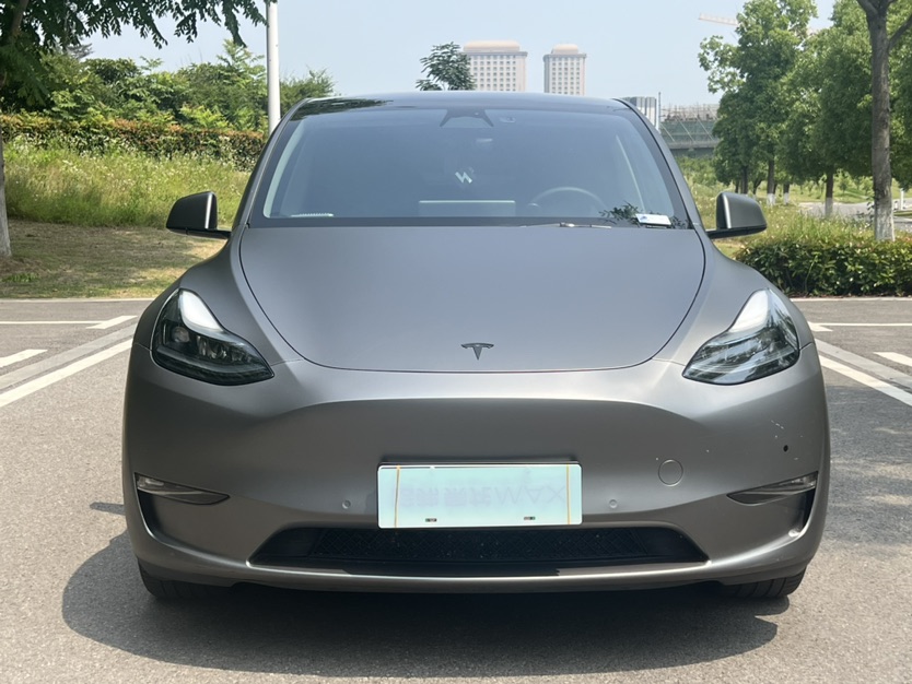 Tesla Model Y 2023 car image #2