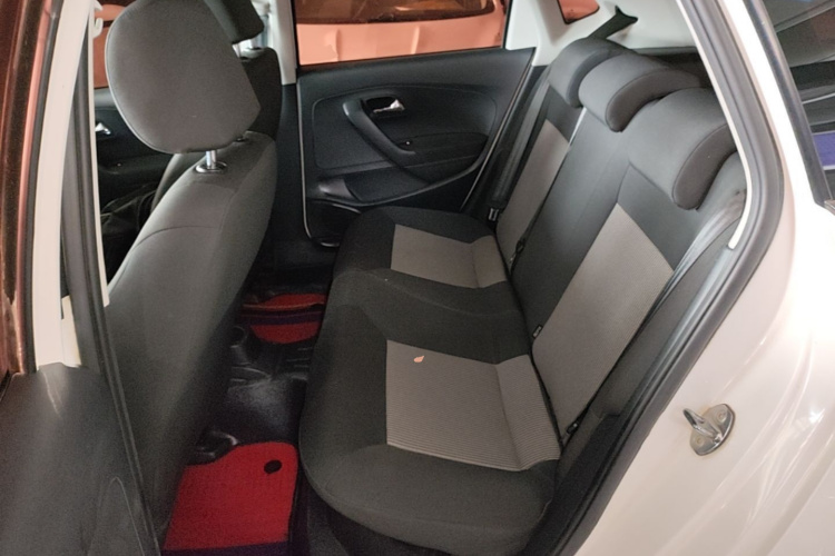 Volkswagen Polo 2017 car image #17