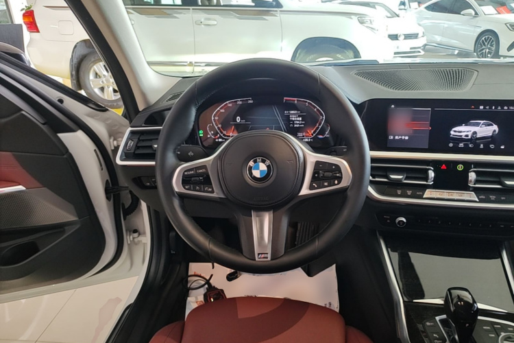 BMW 3 Series 2021 car image #11