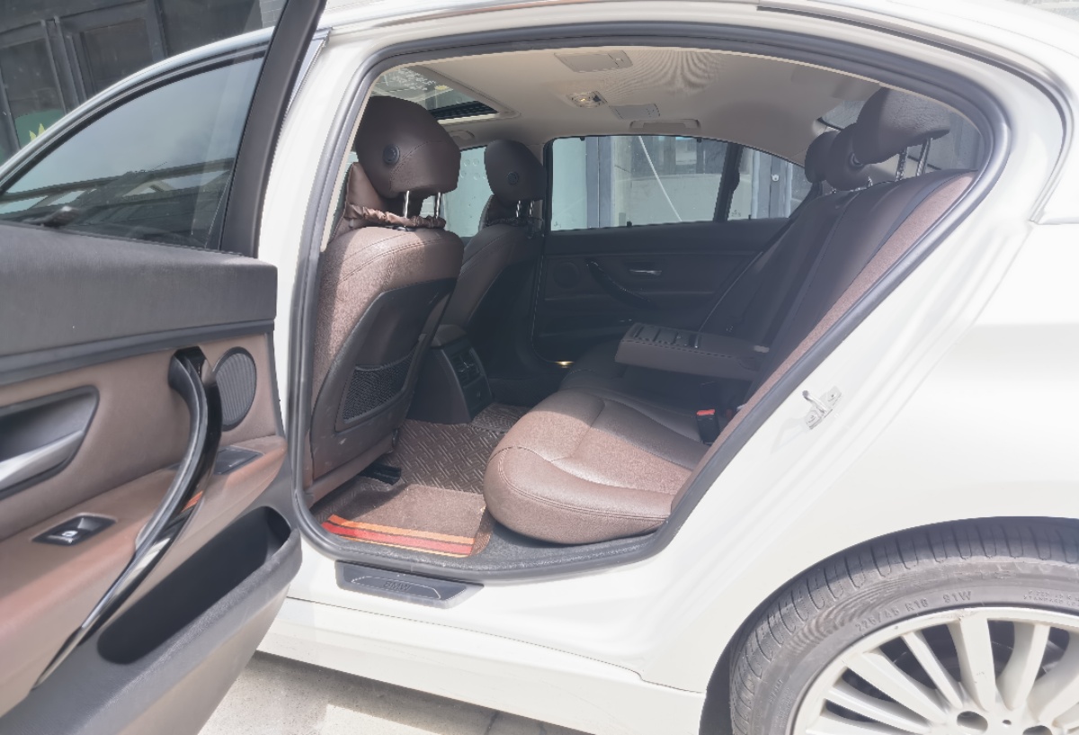 BMW 3 Series 2018 car image #5