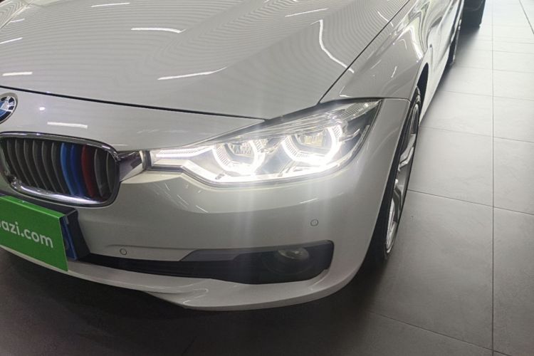 BMW 3 Series 2019 car image #23