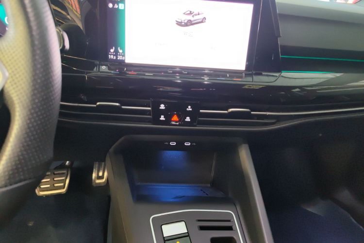 Volkswagen Golf 2023 imagen de coche #13