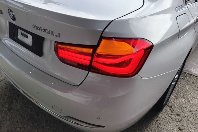 BMW 3 Series 2017 #8 BMW 3 Series 2017 car image #8