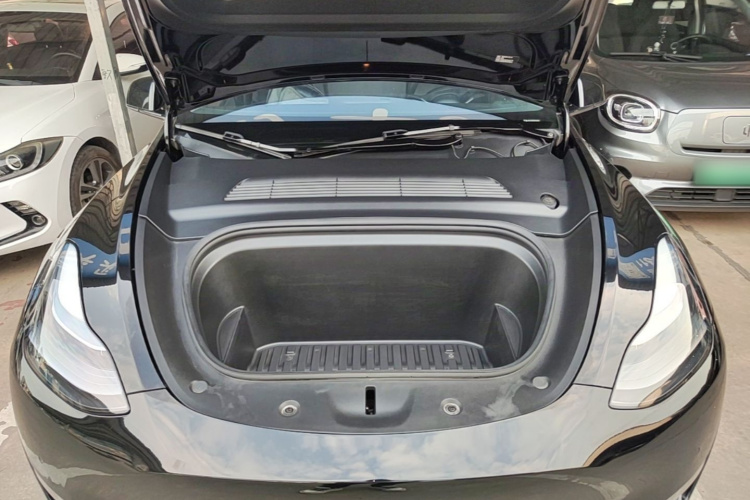 Tesla Model Y 2022 car image #20