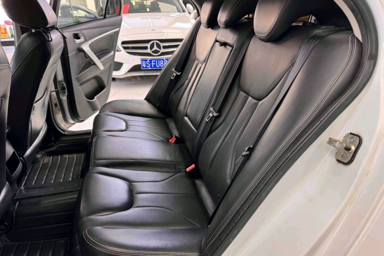 GEELY Emgrand 2015 car image #14