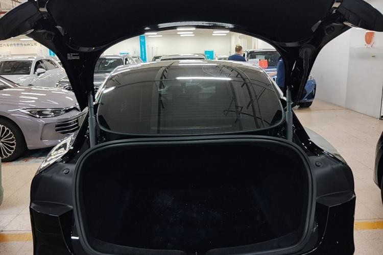 Tesla Model 3 2024 car image #19