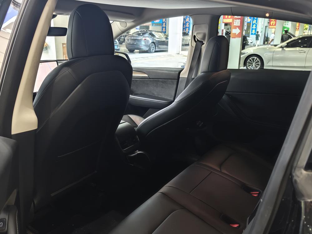 Tesla Model Y 2021 car image #7