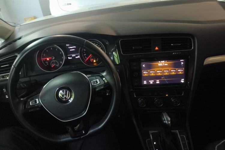 Volkswagen Golf 2019 #10 Volkswagen Golf 2019 car image #10