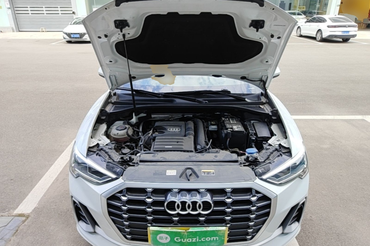 Audi Q3 2021 car image #22