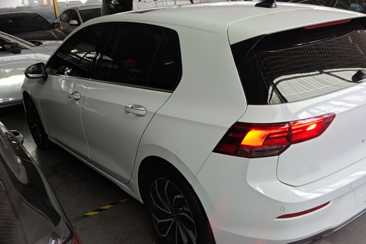 Volkswagen Golf 2021 car image #5