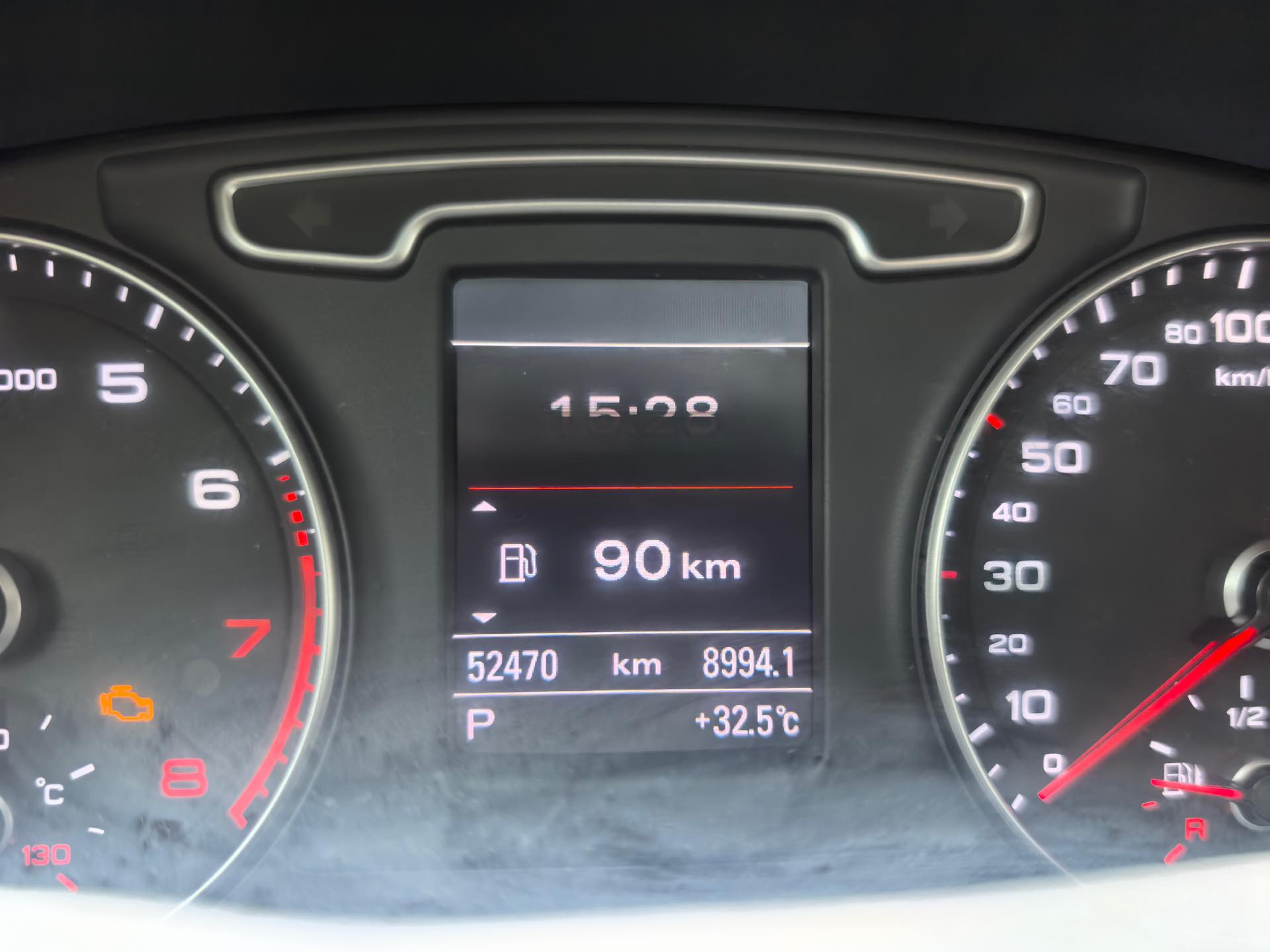 Audi Q3 2015 car image #8