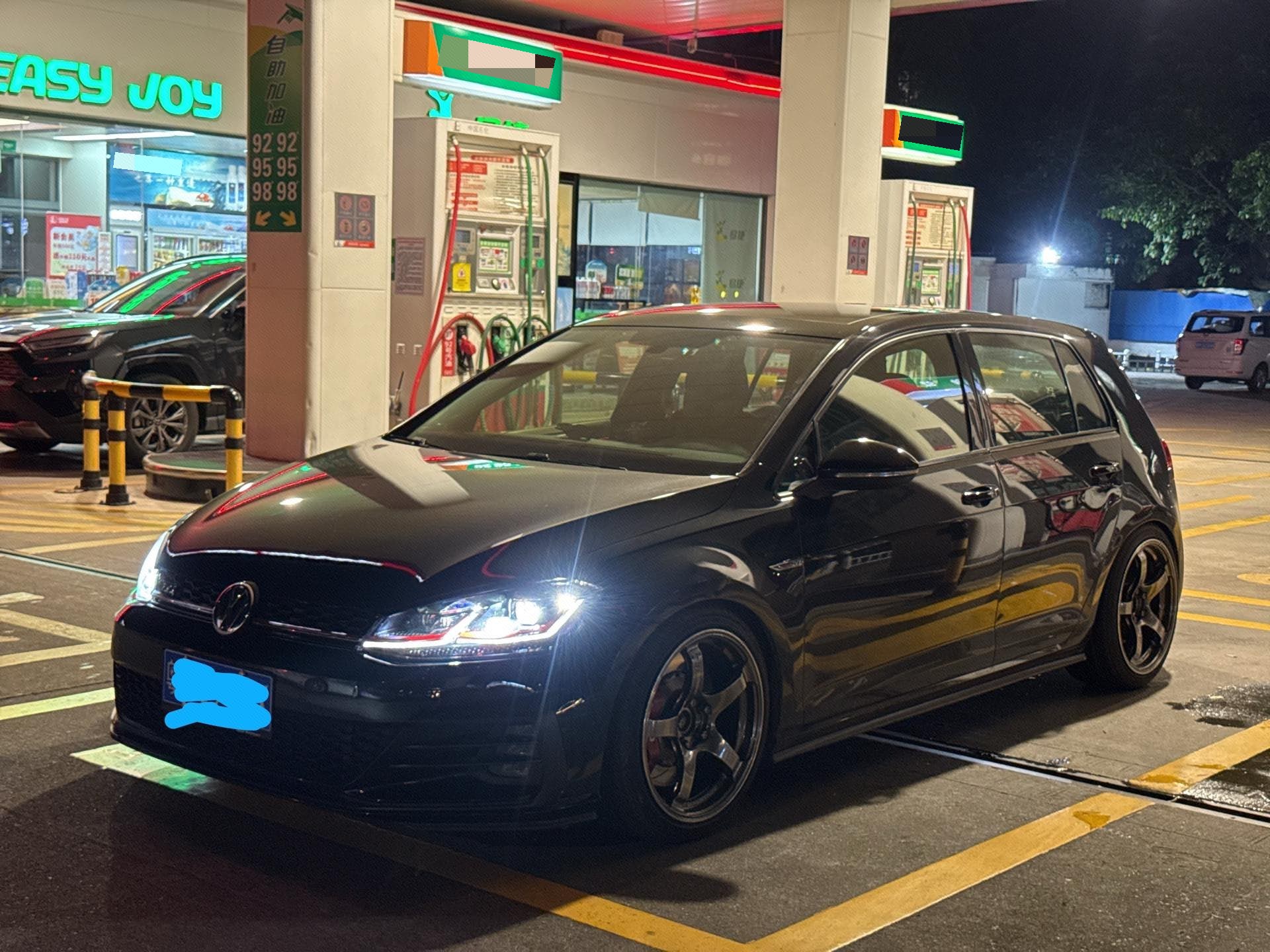 Volkswagen GolfGTI 2018 car image 