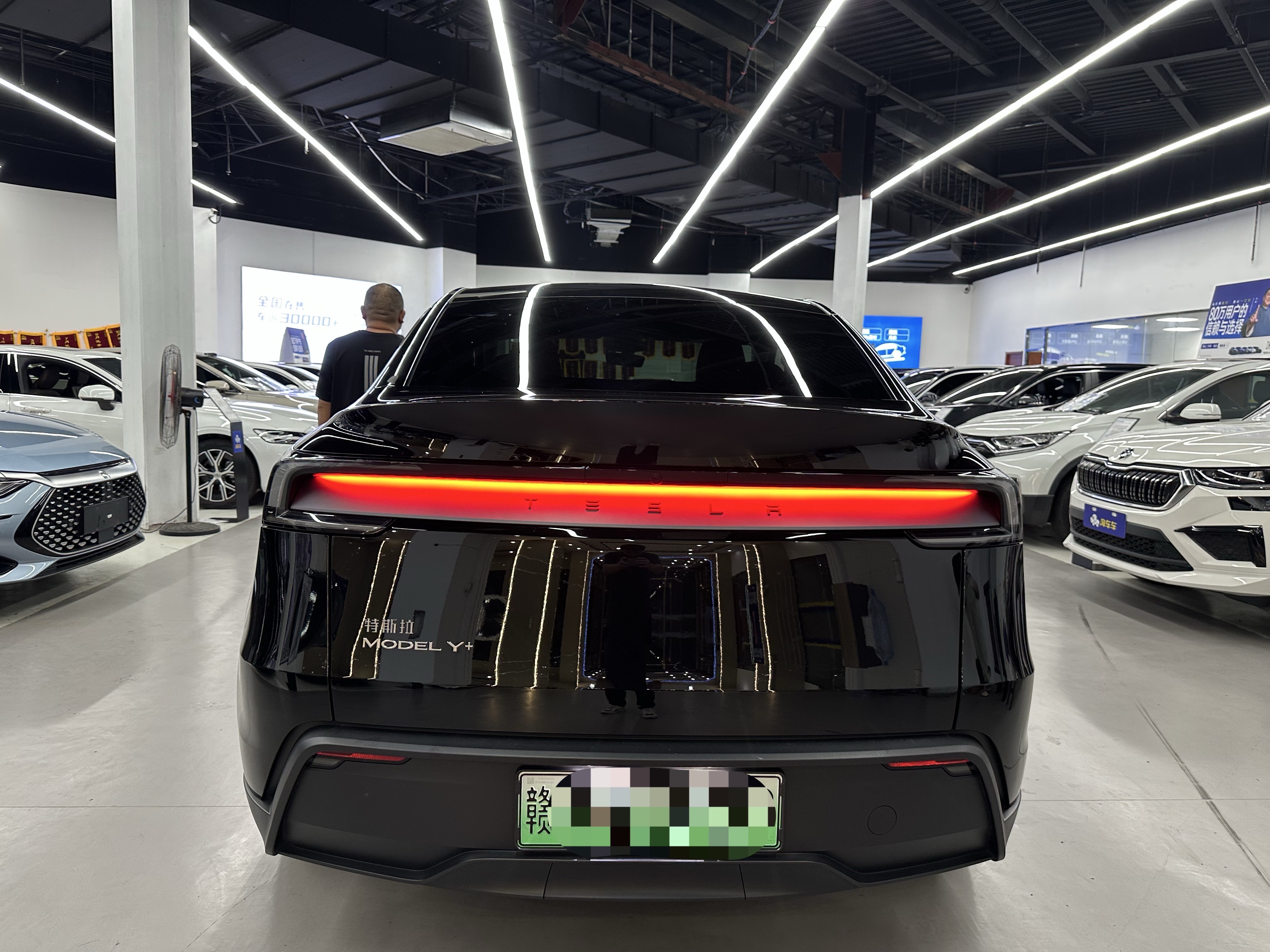 Tesla Model Y 2025 #11 Tesla Model Y 2025 car image #11