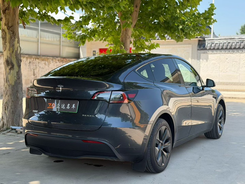Tesla Model Y 2024 #8 Tesla Model Y 2024 car image #8