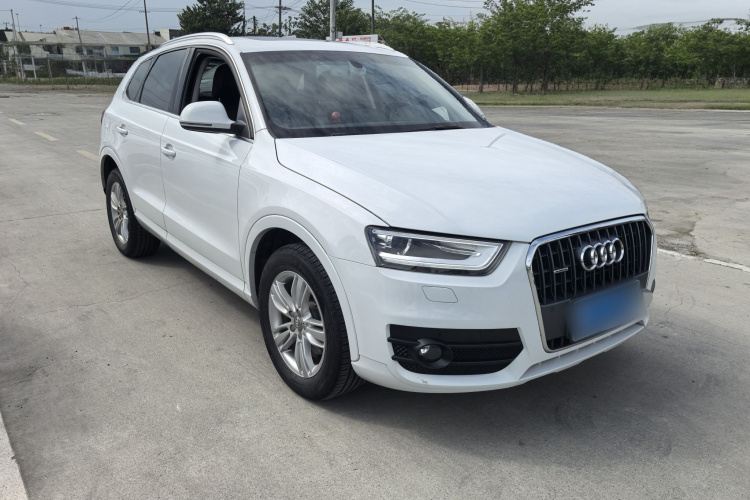 Audi Q3 2015 car image #8