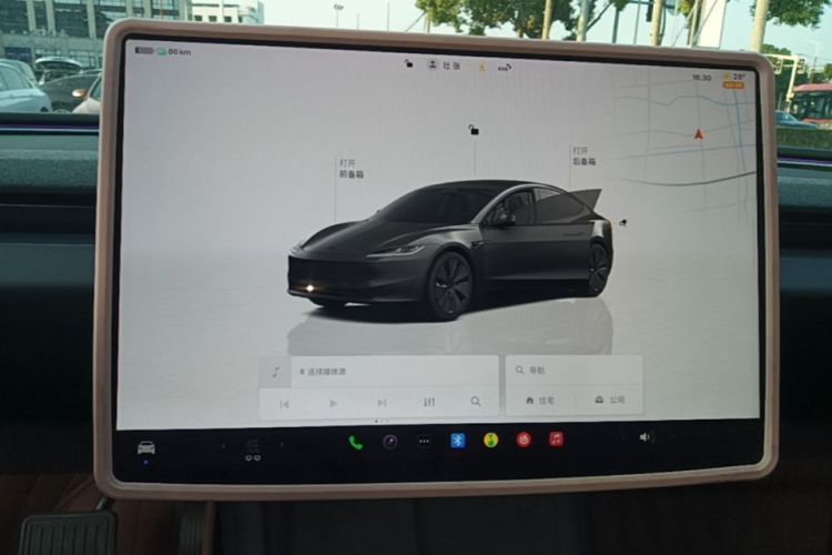 Tesla Model 3 2023 car image #17