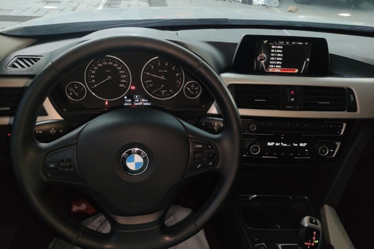 BMW 3 Series 2016 изображение автомобиля #10