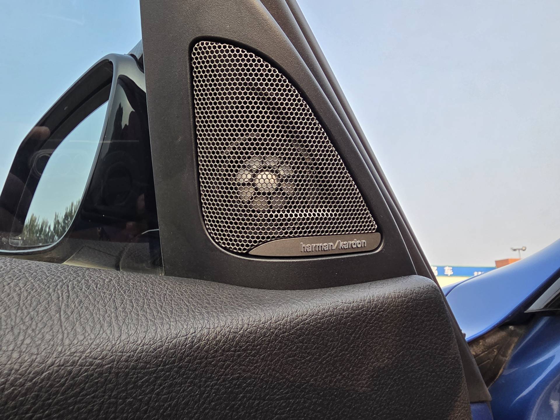 BMW 3 Series 2018 #6 BMW 3 Series 2018 car image #6