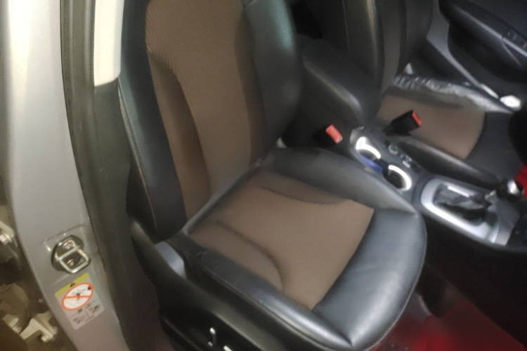 Audi Q3 2019 car image #24