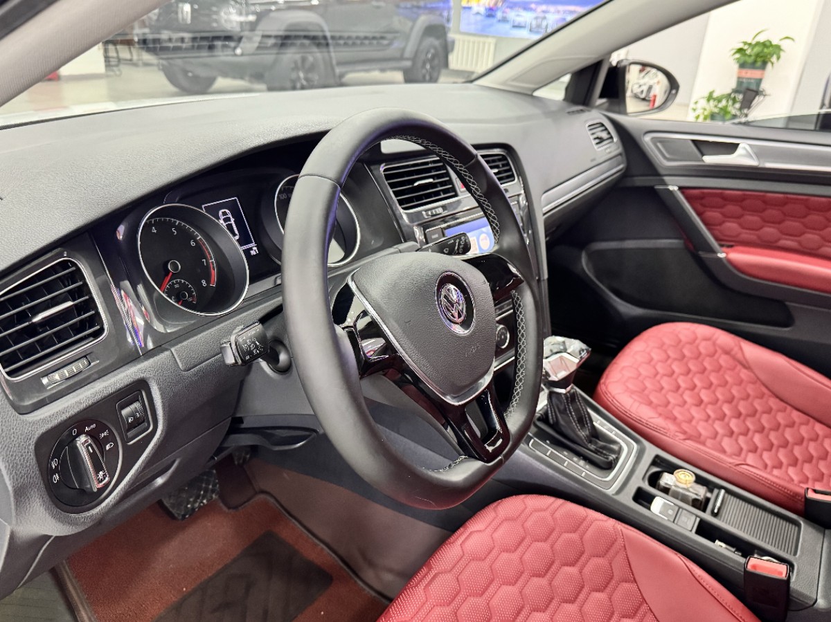 Volkswagen Golf 2017 car image #8