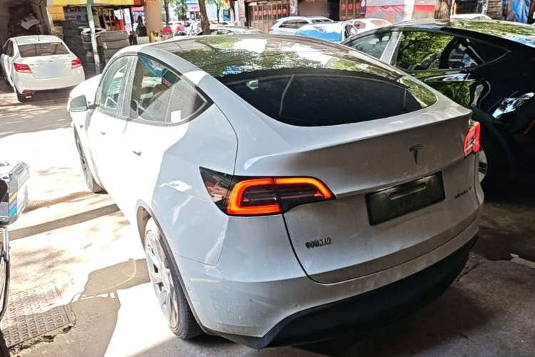 Tesla Model Y 2022 #7 Tesla Model Y 2022 immagine di auto #7