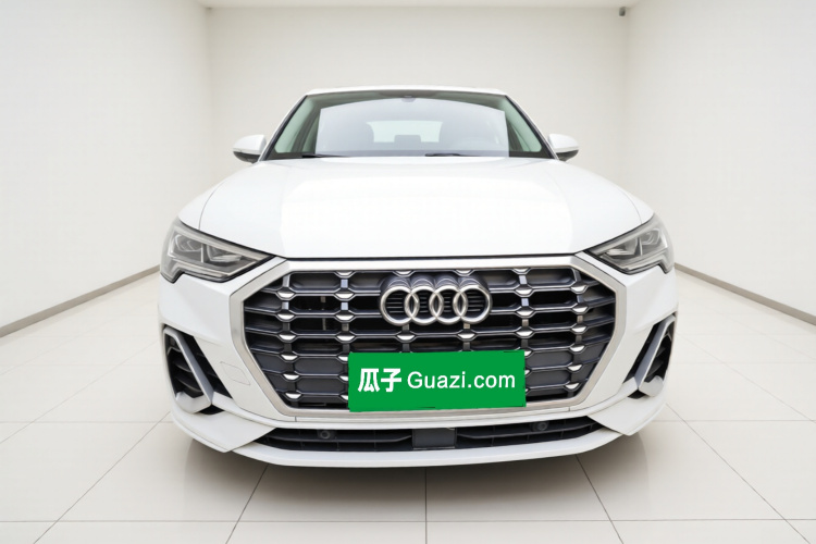 Audi Q3 2022 car image #3