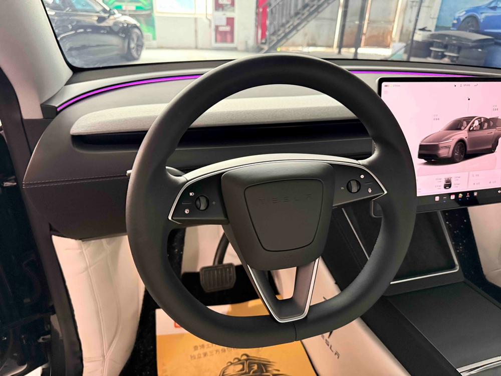 Tesla Model Y 2025 #7 Tesla Model Y 2025 car image #7