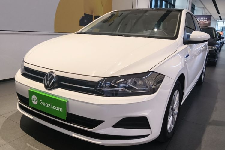 Volkswagen Polo 2022 car image #2