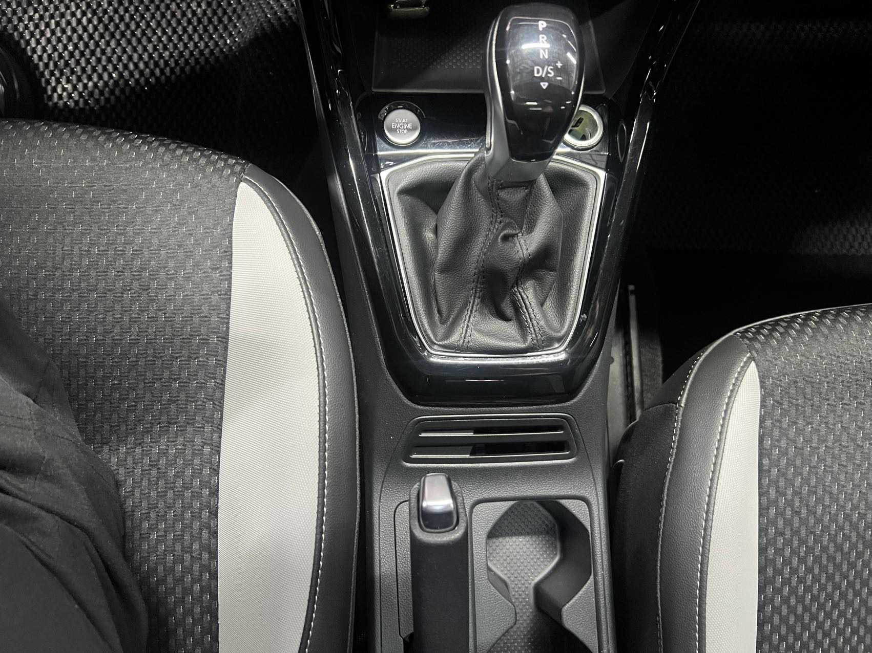 2024 #14 2024 imagen de coche #14