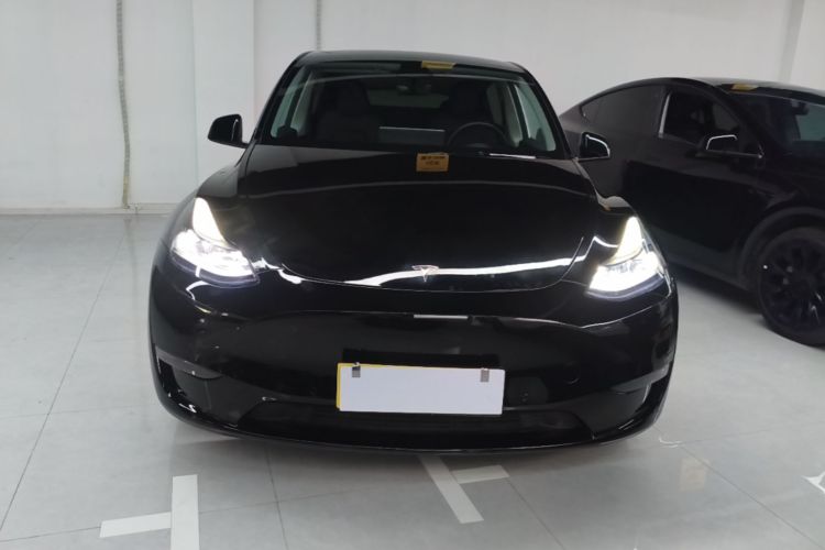Tesla Model Y 2023 car image #3