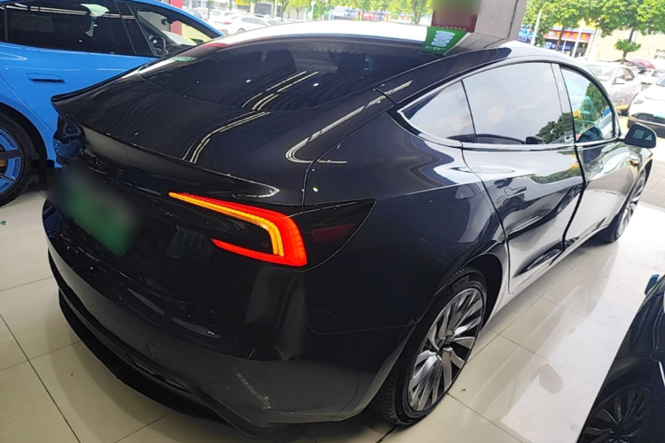Tesla Model 3 2024 car image #7