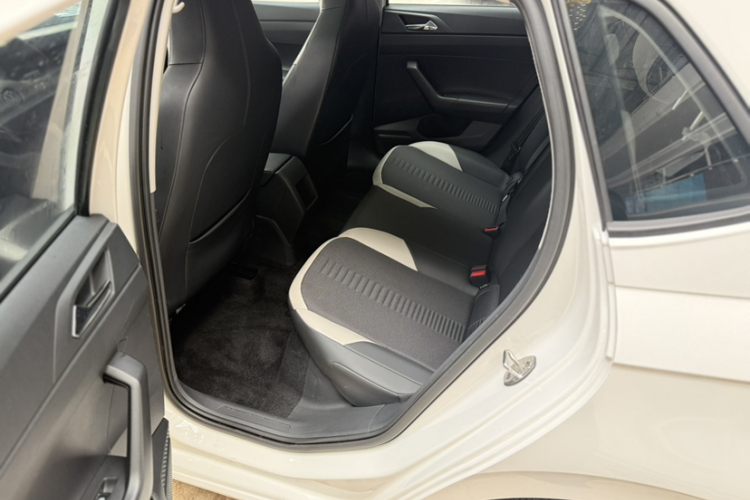 Volkswagen Polo 2022 صورة سيارة #16