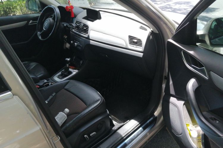 Audi Q3 2017 car image #21