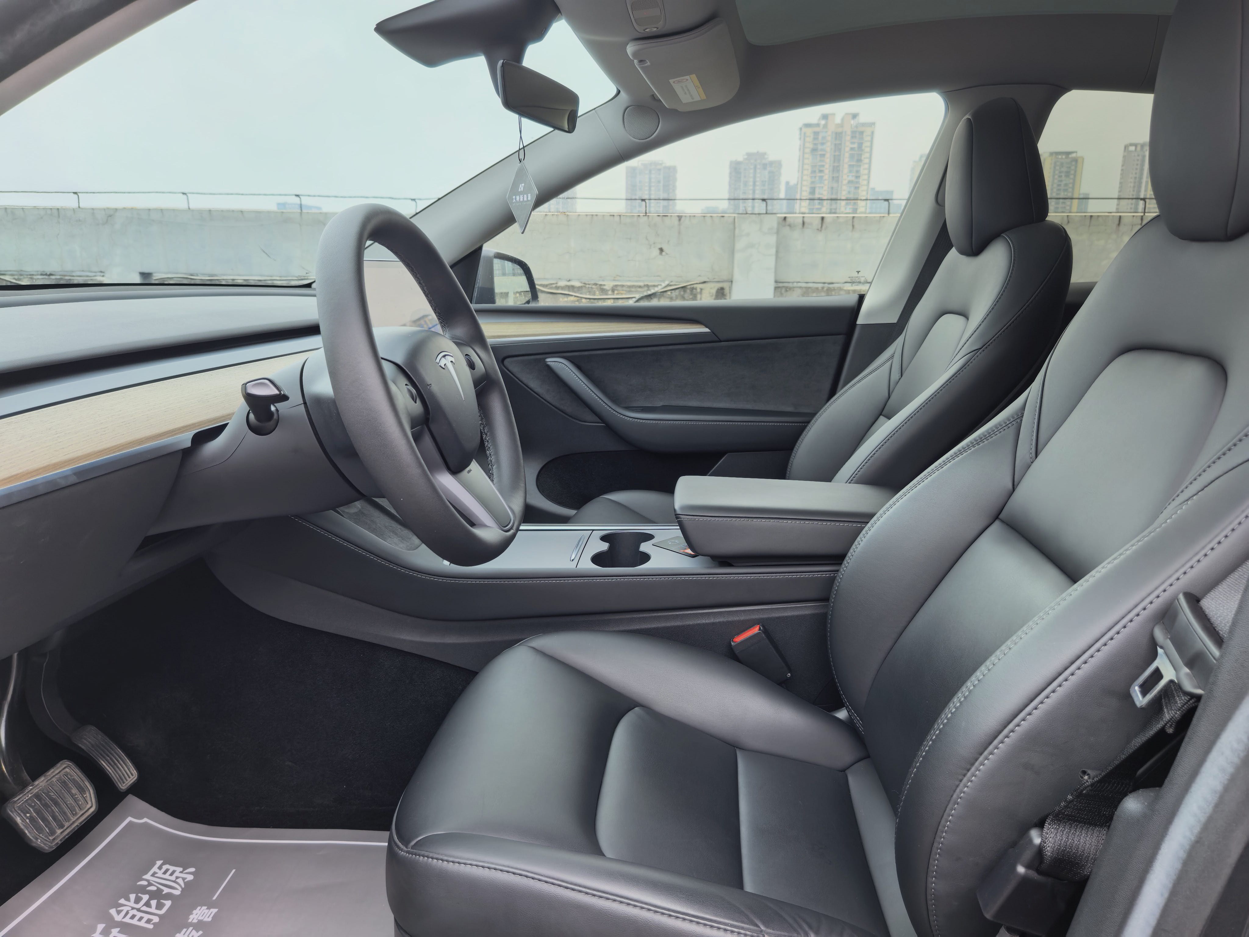 Tesla Model Y 2022 car image #9