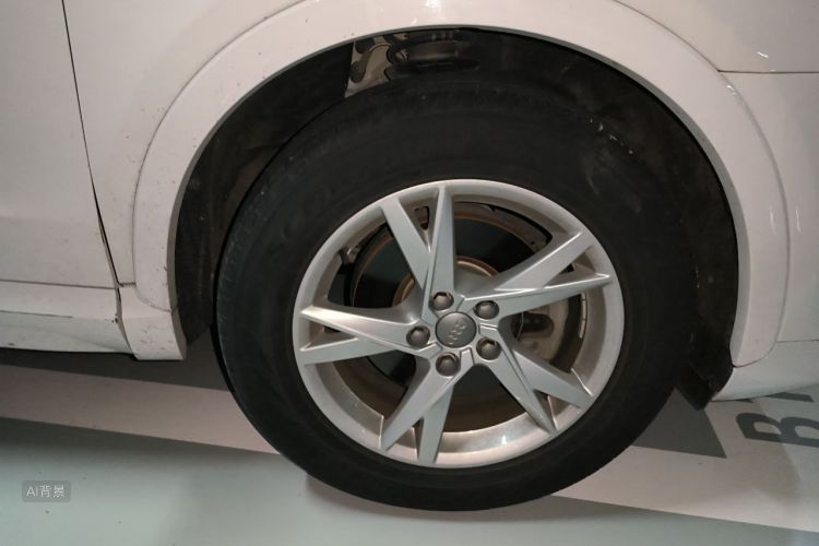 Audi Q3 2018 car image #9