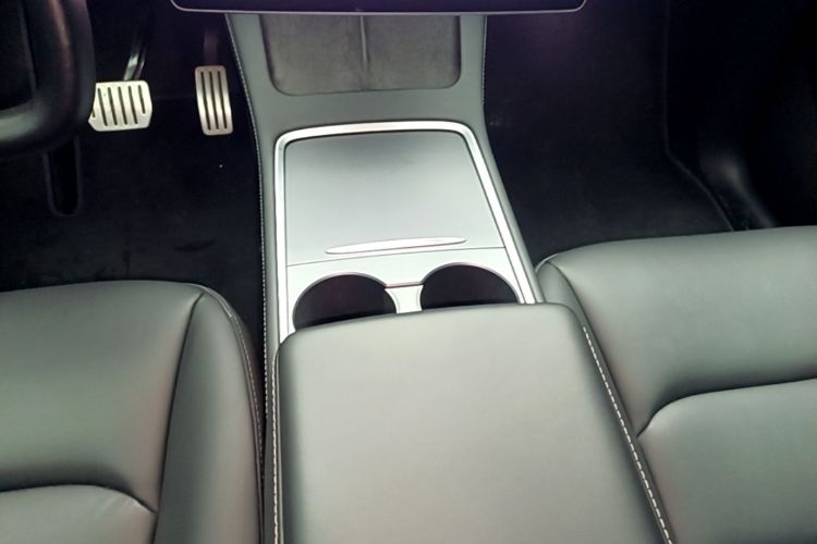 Tesla Model Y 2021 car image #14