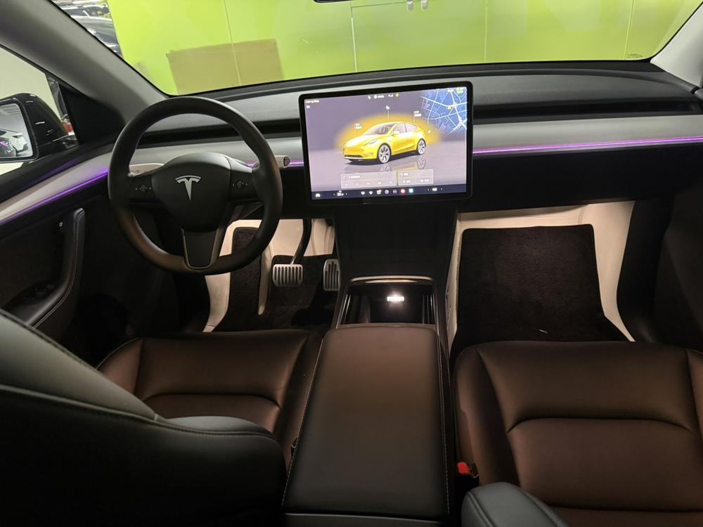 Tesla Model Y 2024 immagine di auto #10