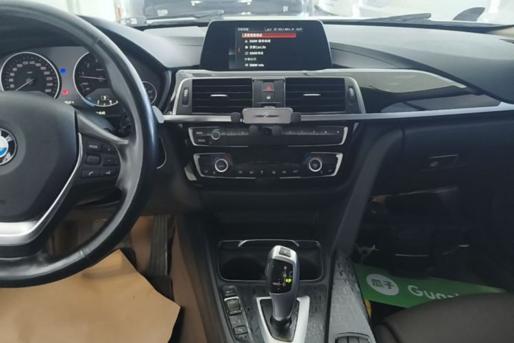 BMW 3 Series 2018 #13 BMW 3 Series 2018 car image #13